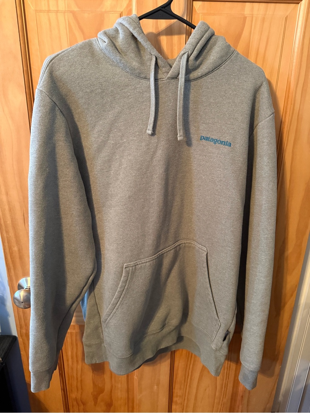 Unisex Patagonia Hoodie Women’s Size Large & Men’s Size Medium